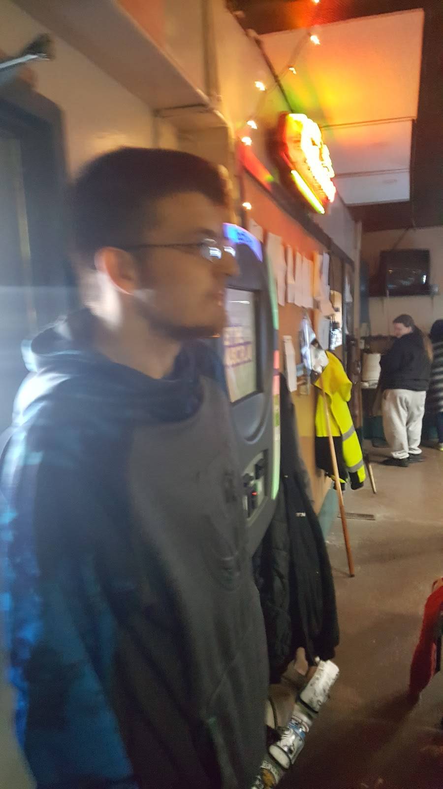 Biggens Bar and Billiards | restaurant | 858 W Green St, Decatur, IL 62522, USA | 2174226360 OR +1 217-422-6360