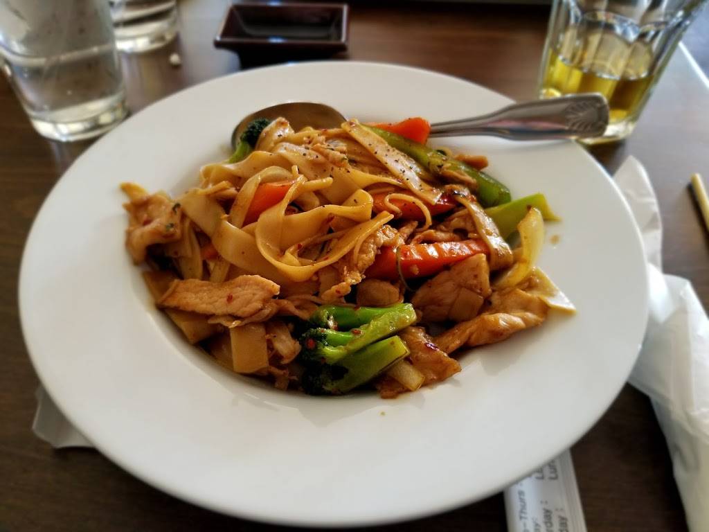 Wild Ginger Asian Bistro | restaurant | 3655 Edwards Rd, Cincinnati, OH 45208, USA | 5135339500 OR +1 513-533-9500