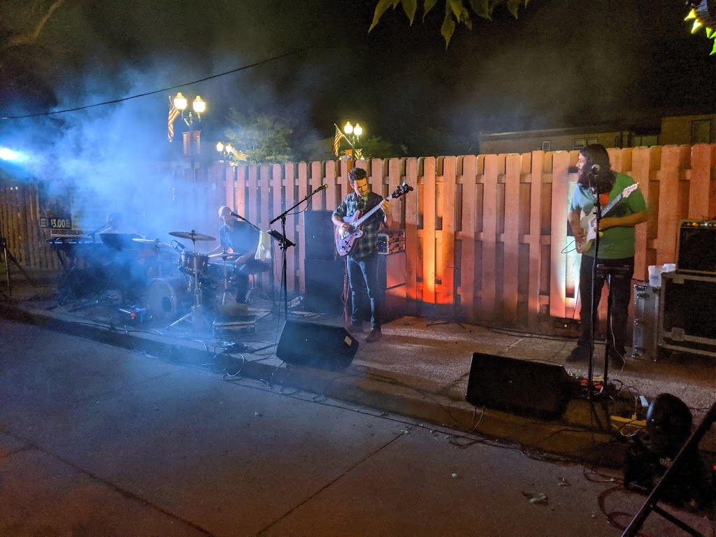 Teddy OBrians | restaurant | 432 Sheridan Rd, Highwood, IL 60040, USA | 8479264475 OR +1 847-926-4475