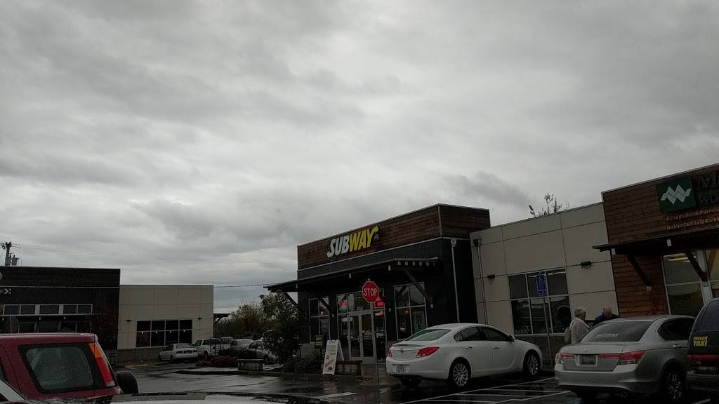 Subway | restaurant | 3150 W 11th Ave, Eugene, OR 97402, USA | 5416837047 OR +1 541-683-7047