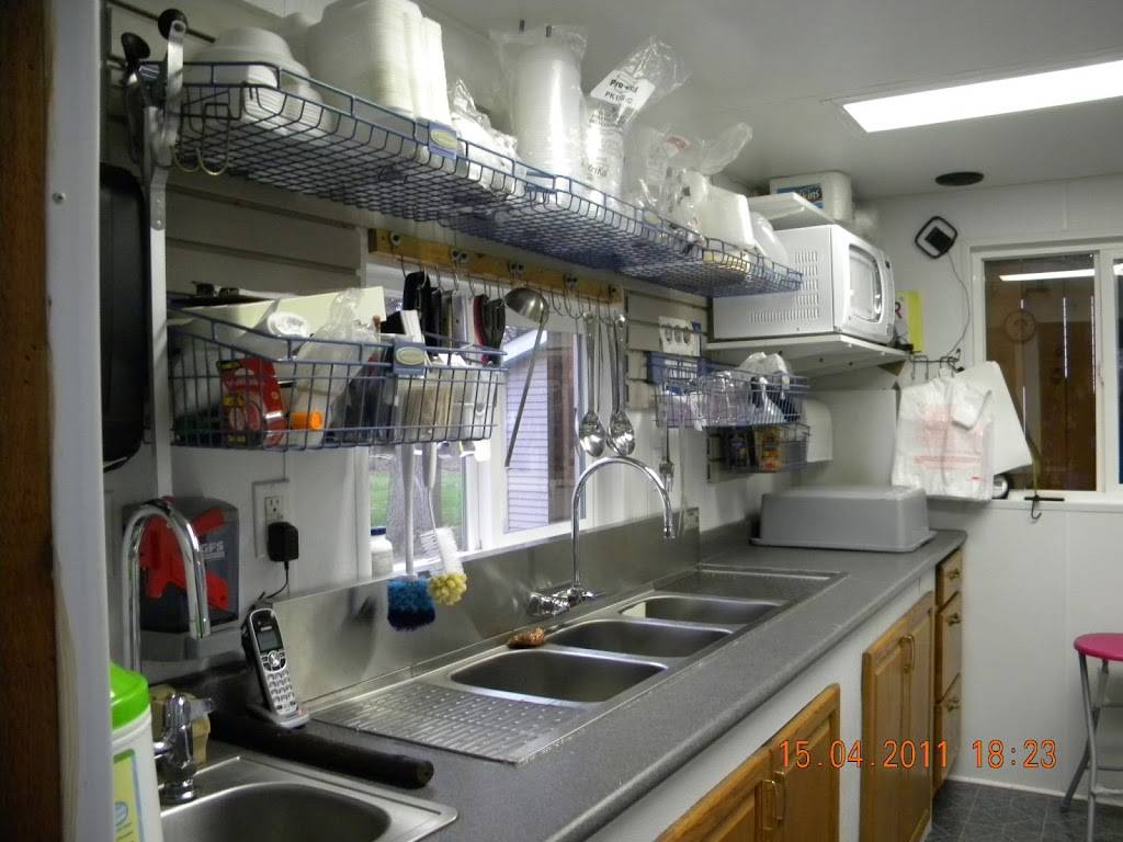 Alice Is Bar B Que | restaurant | 13136 County Line Rd, Crown Point, IN 46307, USA | 2199882685 OR +1 219-988-2685