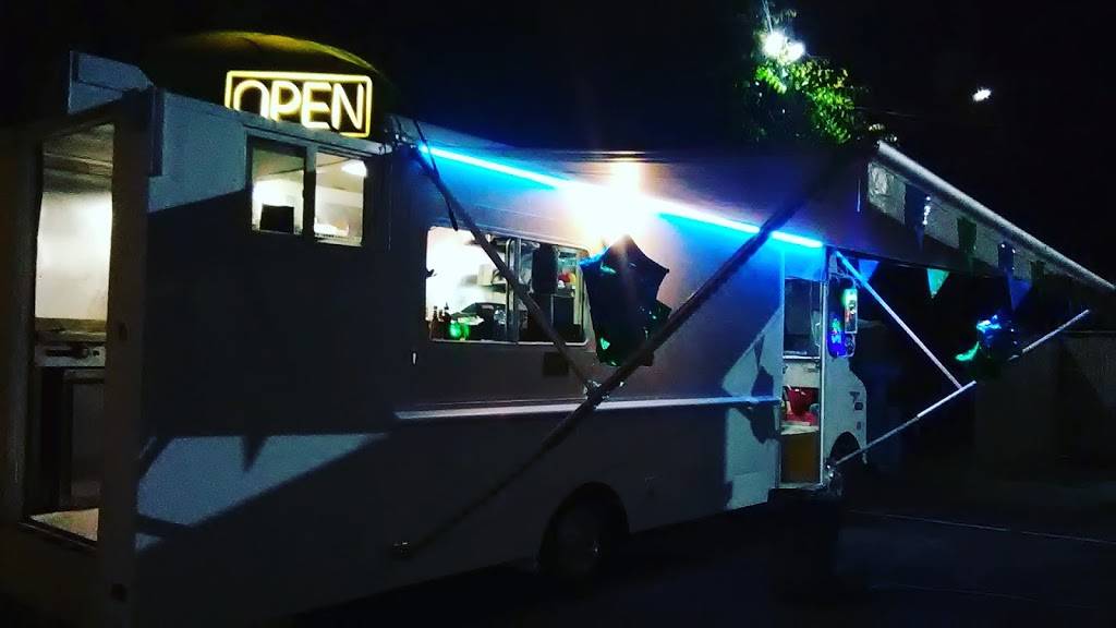 Vegi Tron | restaurant | 7337 SE Foster Rd, Portland, OR 97206, USA | 9714044457 OR +1 971-404-4457