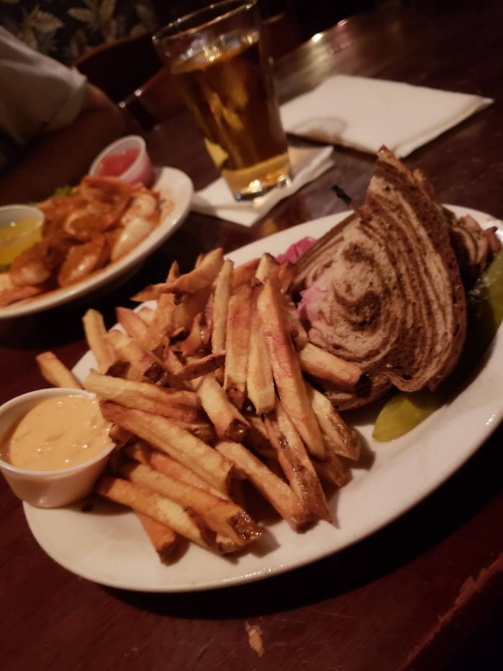 Barons Pub | restaurant | 185 N Main St, Suffolk, VA 23434, USA | 7579343100 OR +1 757-934-3100