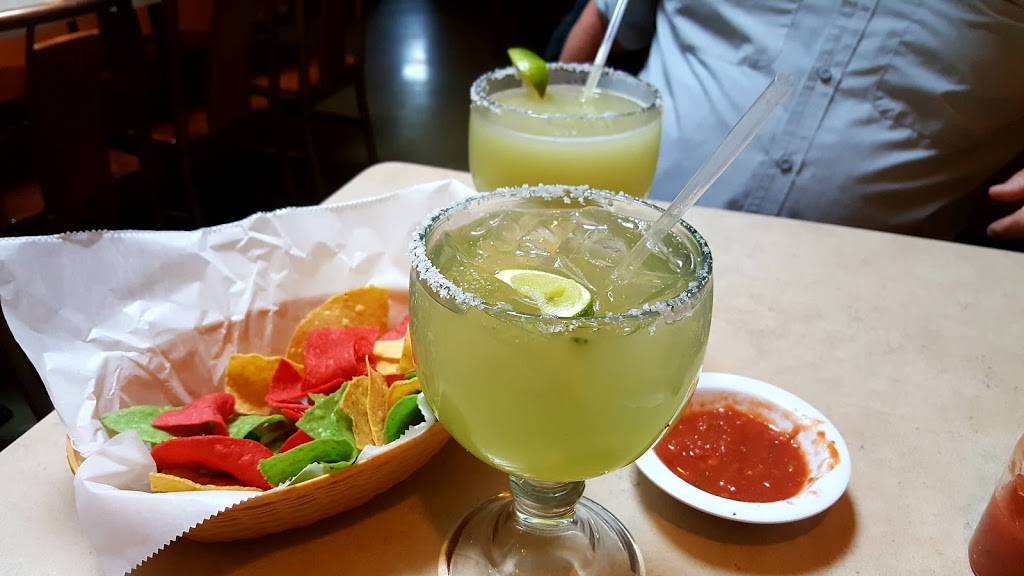 Applebees Grill + Bar | restaurant | 10 Shining Willow Way, La Plata, MD 20646, USA | 3015394945 OR +1 301-539-4945