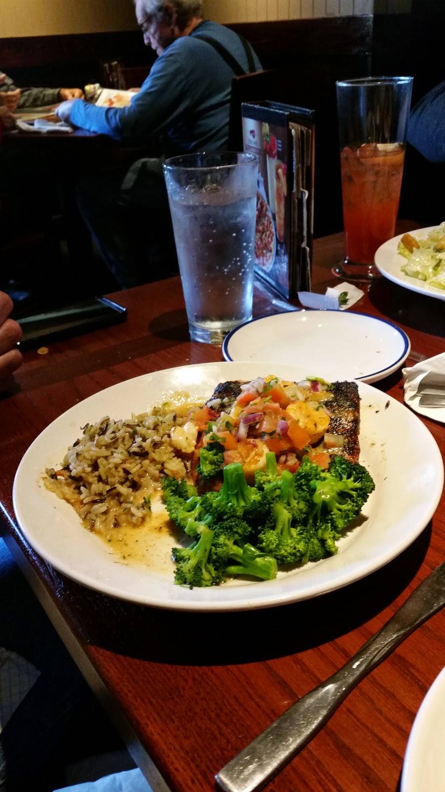 Red Lobster | restaurant | 1545 S Mooney Blvd, Visalia, CA 93277, USA | 5597388527 OR +1 559-738-8527