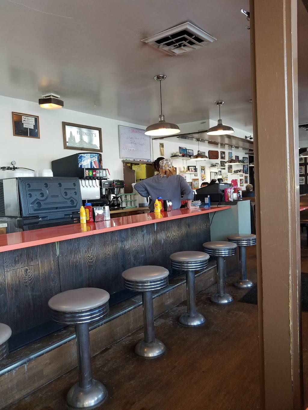 Friendlys | restaurant | 2115 Main St, Elwood, IN 46036, USA | 7655525333 OR +1 765-552-5333