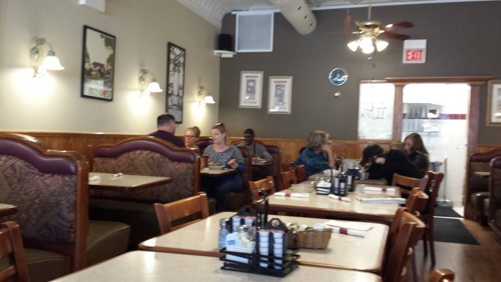 Georges Family Restaurant | restaurant | 145 S Oak Park Ave, Oak Park, IL 60302, USA | 7088484949 OR +1 708-848-4949