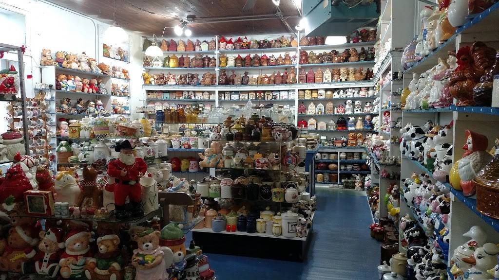 Grannies Cookie Jars & Ice | restaurant | 19041 Lovers Ln, Metamora, IN 47030, USA | 7656471966 OR +1 765-647-1966