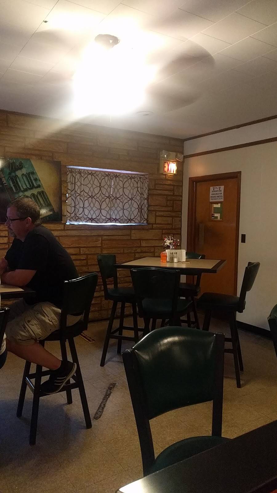 Blue Room Family Restaurant & Tavern | restaurant | 214 S Union St, Middletown, PA 17057, USA | 7179446208 OR +1 717-944-6208