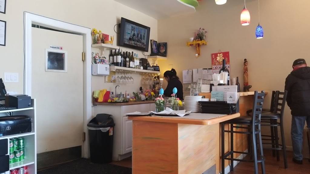 Lucky Thai Restaurant | restaurant | 240 W Broad St, Falls Church, VA 22046, USA | 5714056672 OR +1 571-405-6672