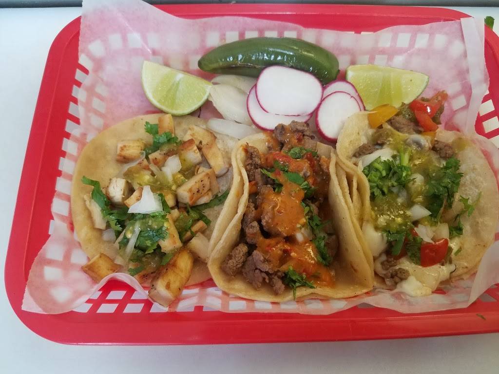 Yolis kitchen taco truck | restaurant | 2345 N Academy Blvd, Colorado Springs, CO 80909, USA | 7193097306 OR +1 719-309-7306