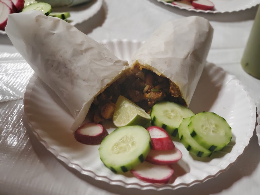 Taquería Los Gavilanes Tacos | restaurant | Van Buren St &, N 25th Ave, Phoenix, AZ 85009, USA | 5053630843 OR +1 505-363-0843