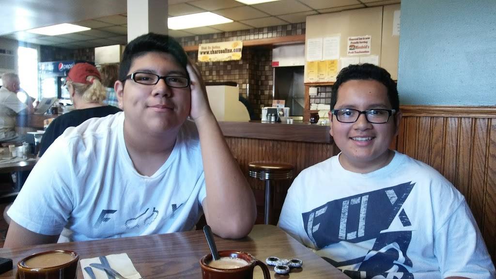 Charcoal Inn North | restaurant | 1637 Geele Ave, Sheboygan, WI 53083, USA | 9204581147 OR +1 920-458-1147