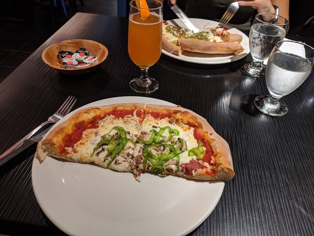 Restaurant Giovannina Lounge | restaurant | 151 Notre-Dame Sud, Sainte-Marie, QC G6E 4A1, Canada | 4183876345 OR +1 418-387-6345