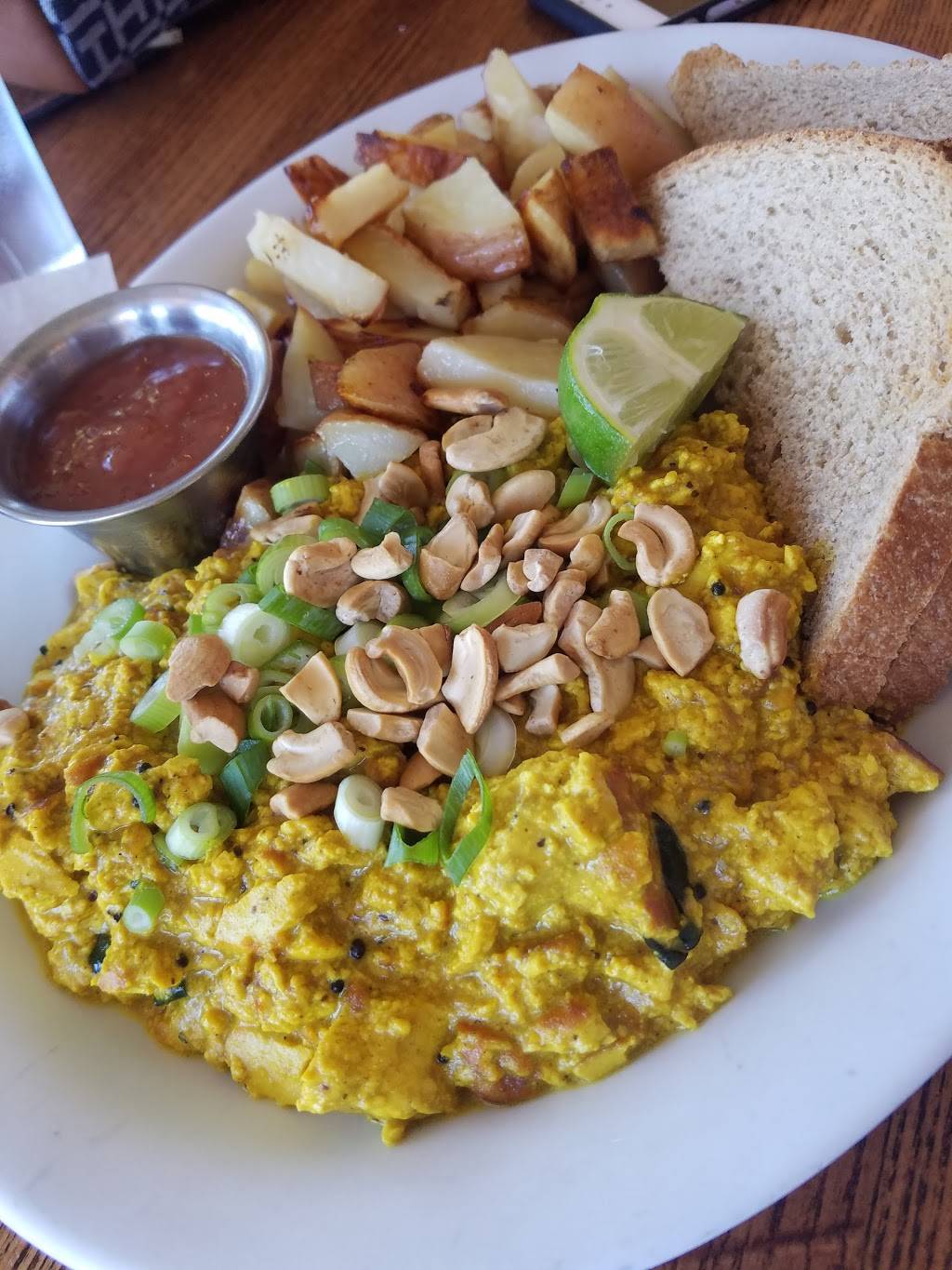 Dharmas Restaurant | restaurant | 4250 Capitola Rd, Capitola, CA 95010, USA | 8314621717 OR +1 831-462-1717