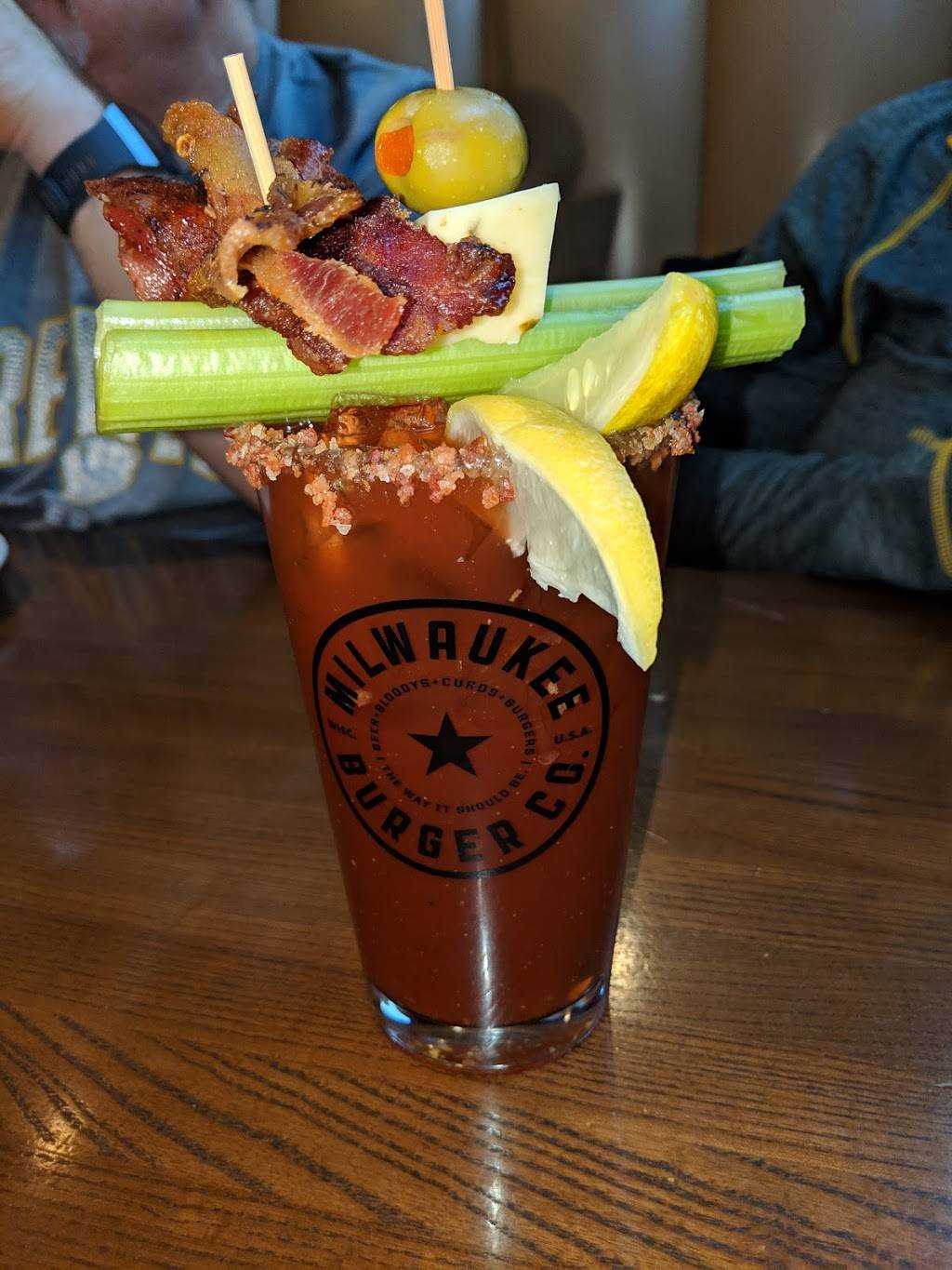 Milwaukee Burger Company | restaurant | 421 N Casaloma Dr, Appleton, WI 54913, USA | 9202023558 OR +1 920-202-3558