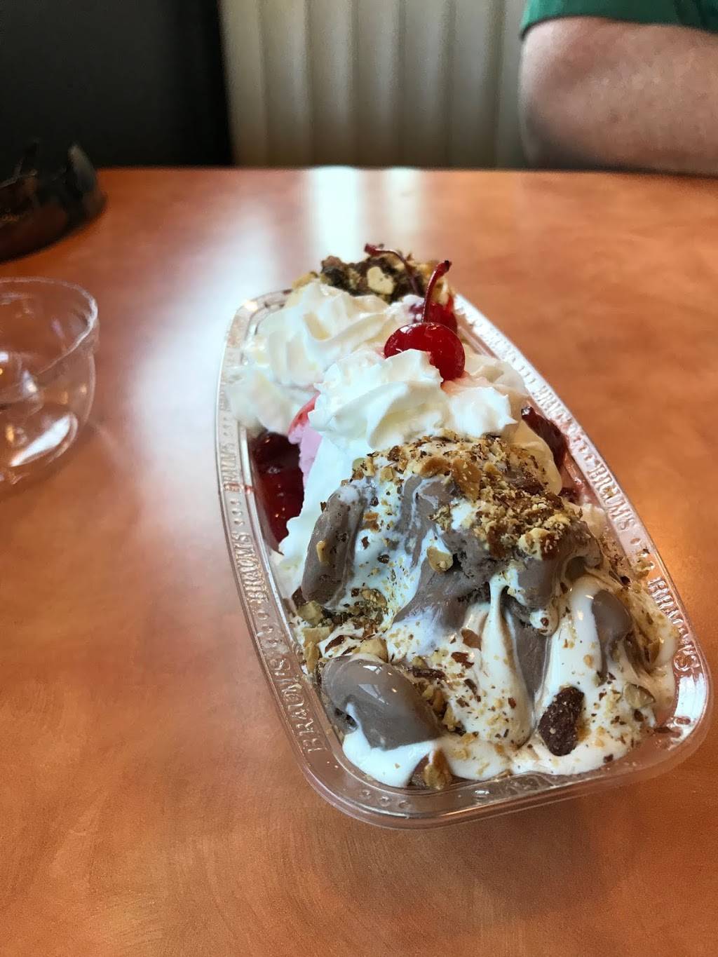 Braums Ice Cream & Burger Restaurant | restaurant | 1110 E, US-377, Granbury, TX 76048, USA | 8175737671 OR +1 817-573-7671