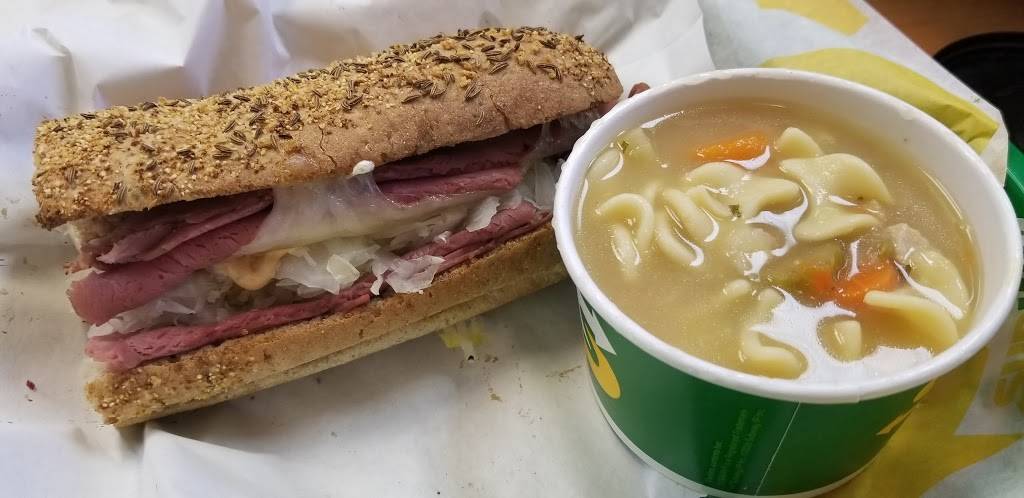 Subway | restaurant | 336 Monroe St, Clarkesville, GA 30523, USA | 7067548103 OR +1 706-754-8103