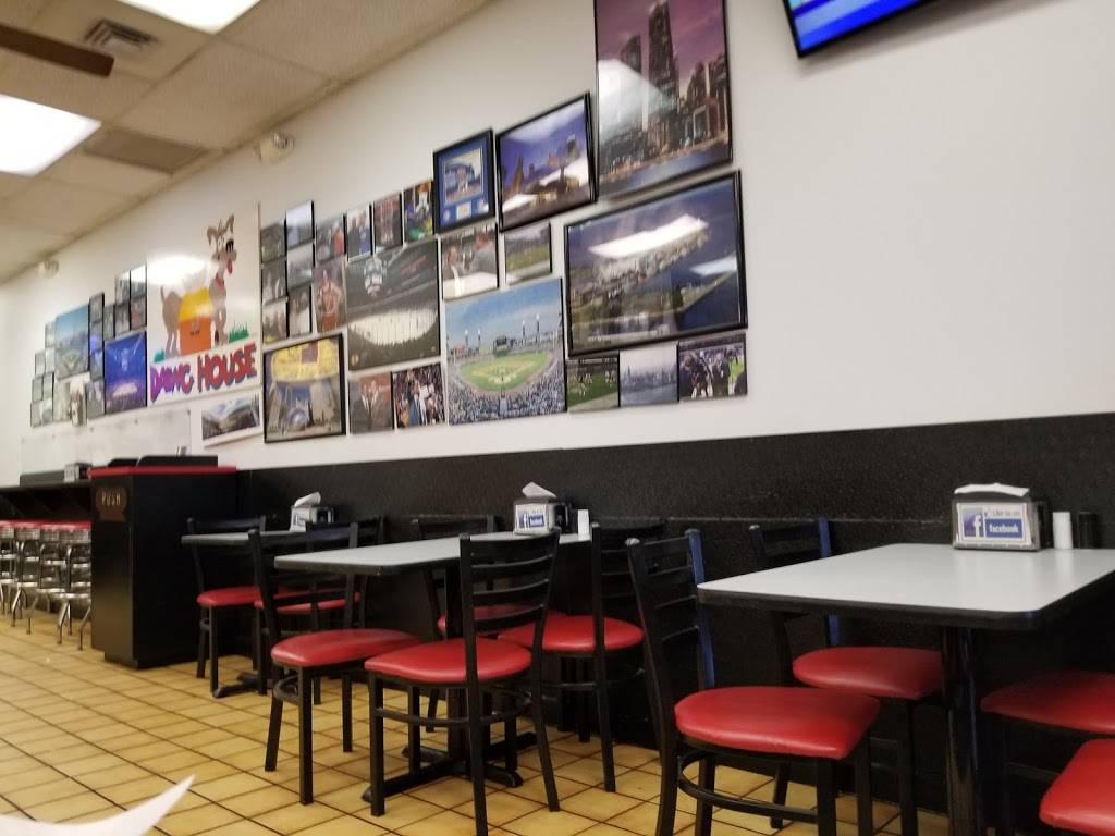 Maxs Dawg House | restaurant | 1438 S Milwaukee Ave, Libertyville, IL 60048, USA | 8473674515 OR +1 847-367-4515