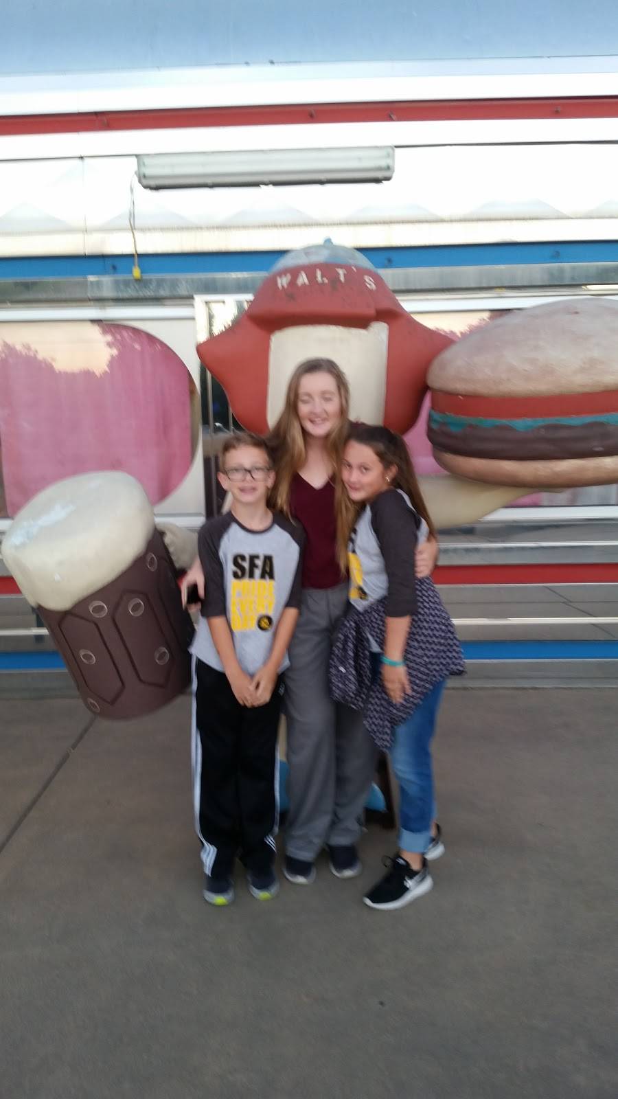 Walts Classics | restaurant | 8788 W McCormick Ave, Wichita, KS 67209, USA | 3167297988 OR +1 316-729-7988