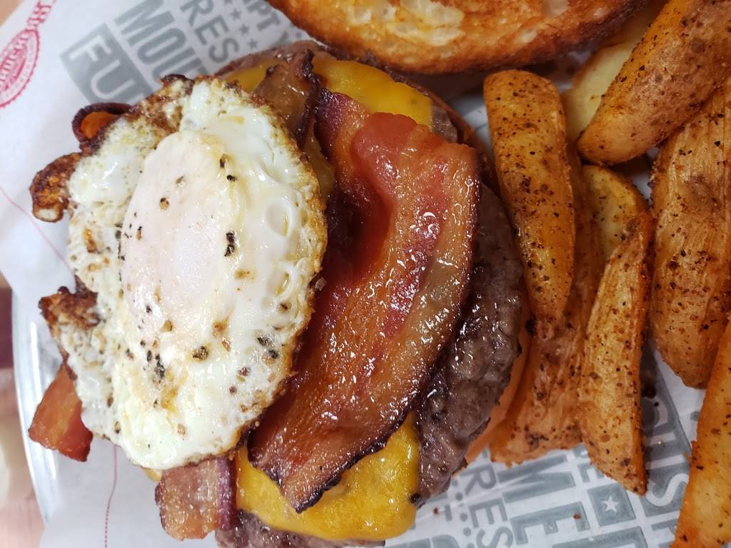 Fuddruckers | restaurant | 4311 E Colonial Dr, Orlando, FL 32803, USA | 4078261093 OR +1 407-826-1093