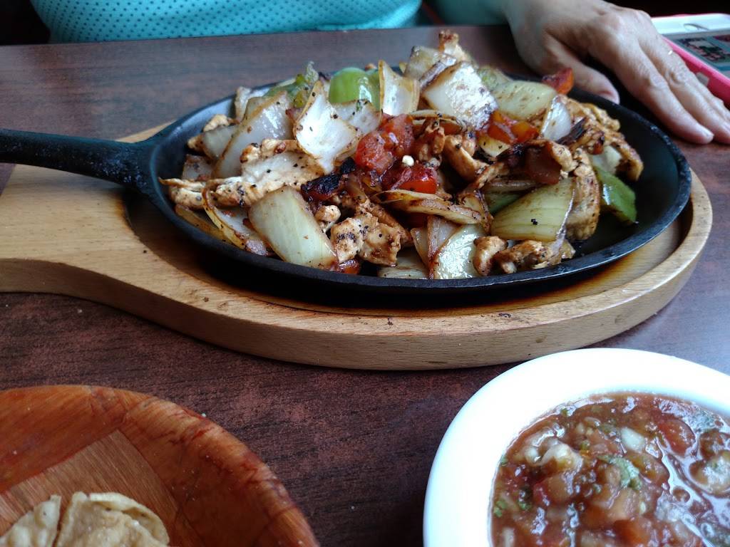 La Perla Tapatia Restaurant | restaurant | 1230 High St #1711, Delano, CA 93215, USA | 6617254121 OR +1 661-725-4121