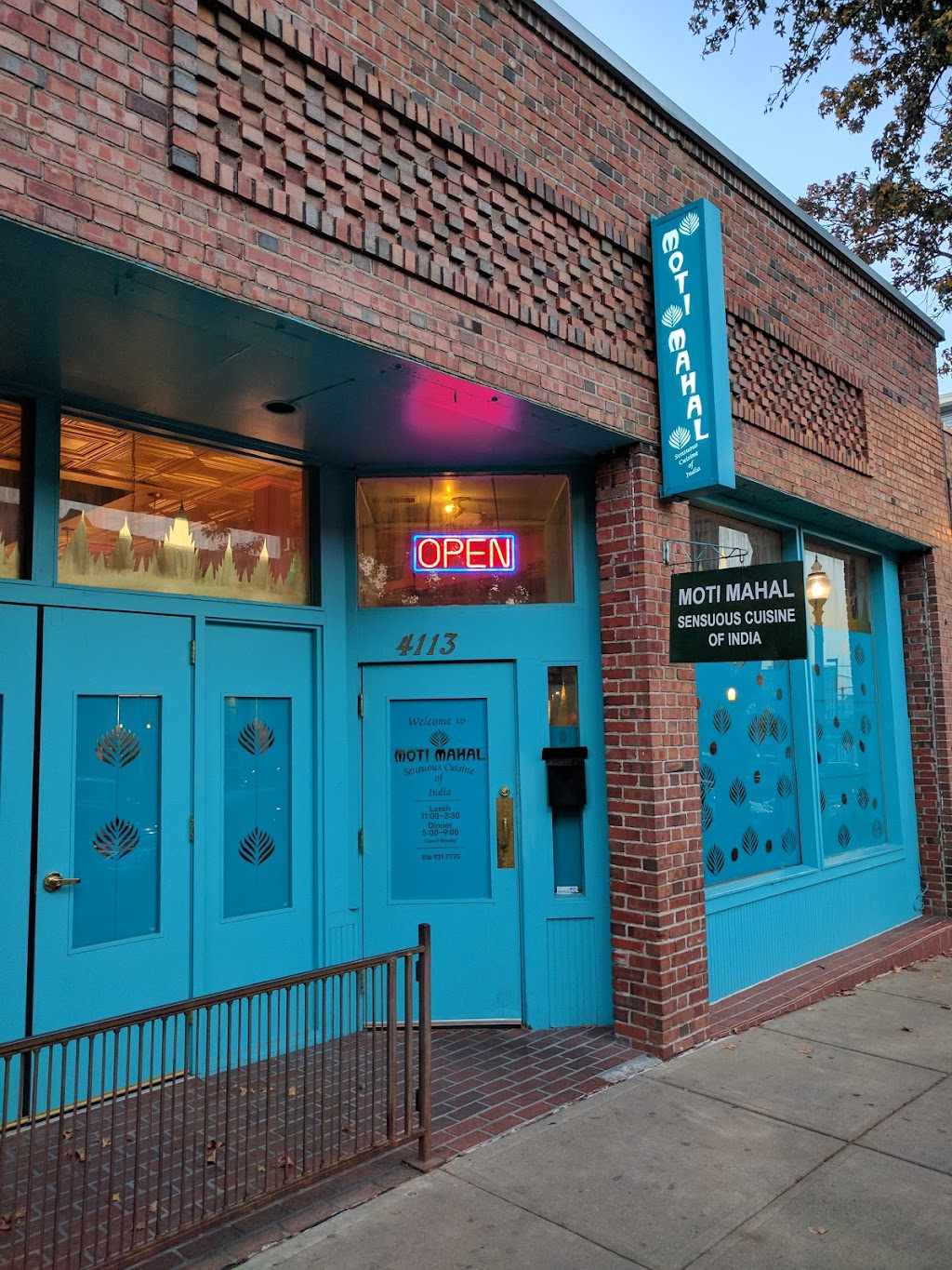 Moti Mahal II | restaurant | 4113 Pennsylvania Ave, Kansas City, MO 64111, USA | 8169317775 OR +1 816-931-7775