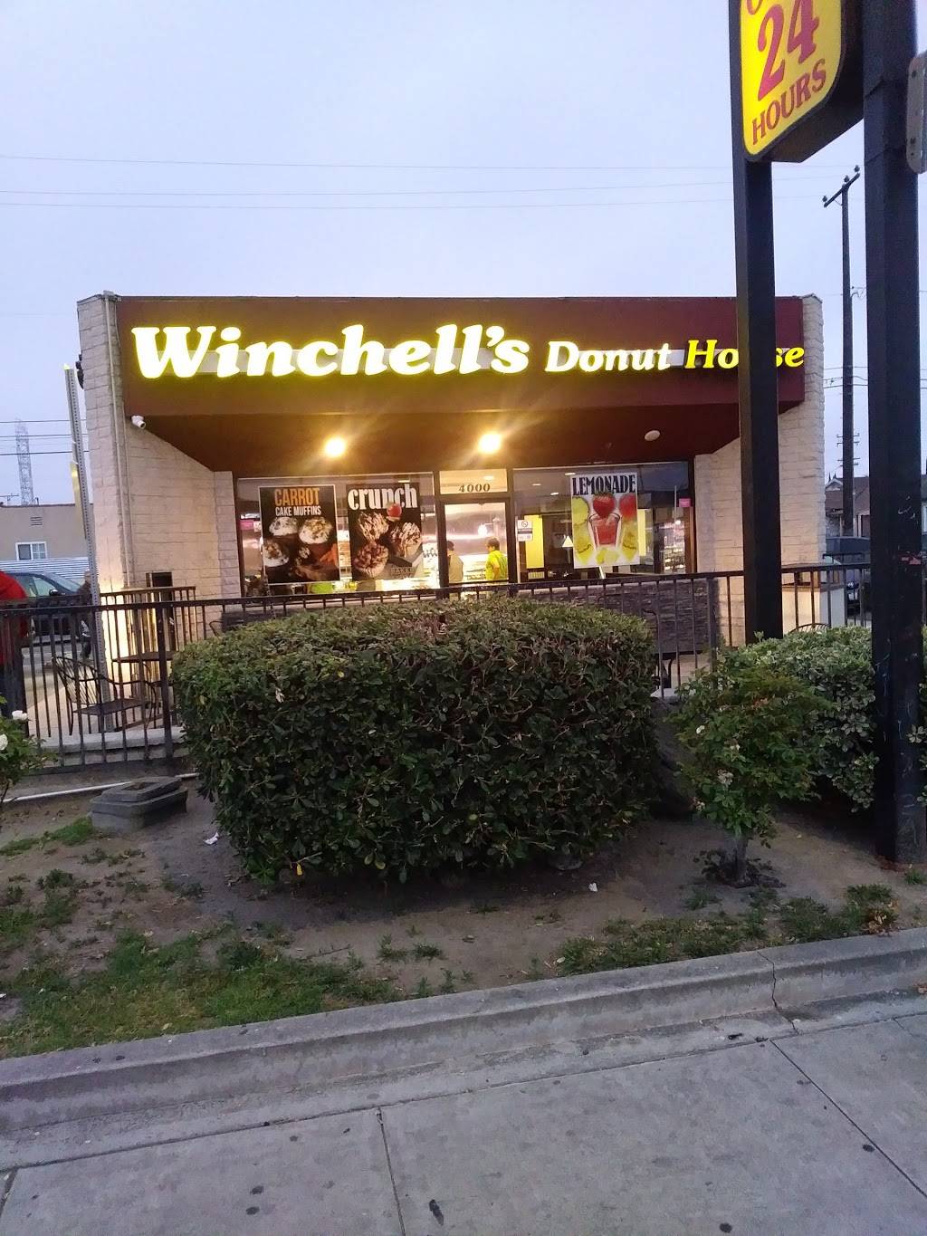 Winchells Donut House | cafe | 4000 E. Firestone Blvd, South Gate, CA 90280, USA | 3233579953 OR +1 323-357-9953