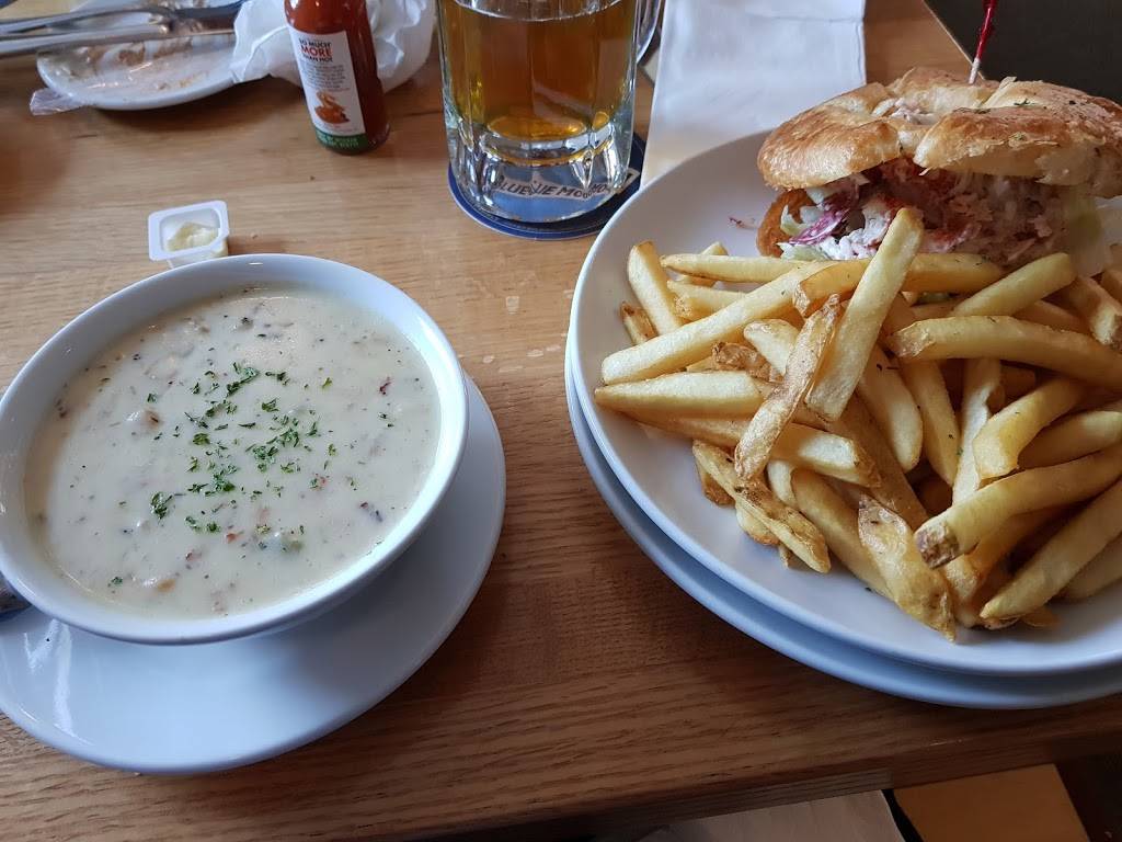 The New England House Seafood & Sports Bar | restaurant | 124 Post Rd, Wells, ME 04090, USA | 2076410601 OR +1 207-641-0601