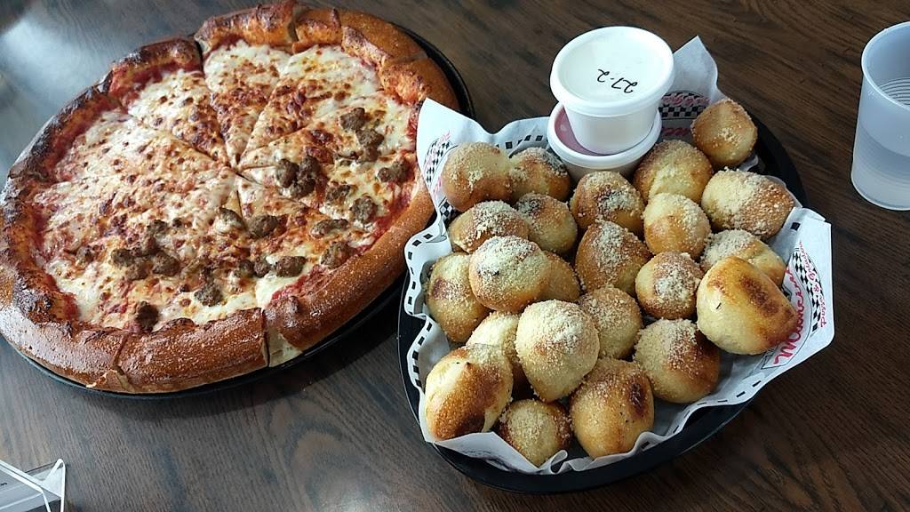 Mancinos Pizza & Grinders of Traverse City Chums Corner | restaurant | 841 US-31, Traverse City, MI 49685, USA | 2319434844 OR +1 231-943-4844