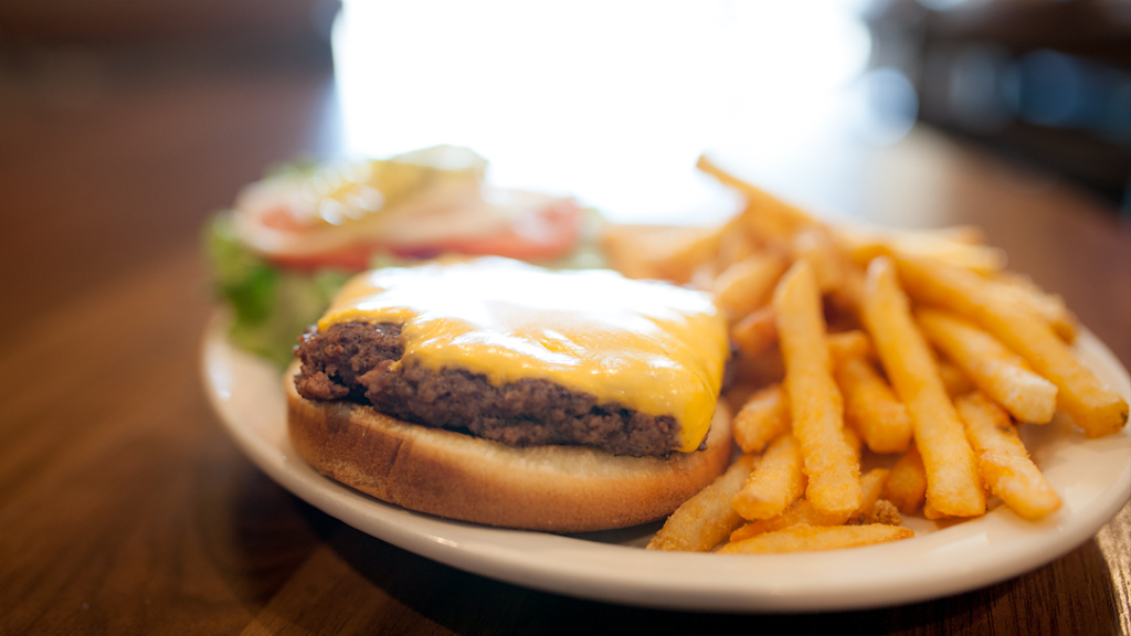 Charlies Restaurant | restaurant | 200 Manchester Ave, Newton, KS 67114, USA | 3162830790 OR +1 316-283-0790