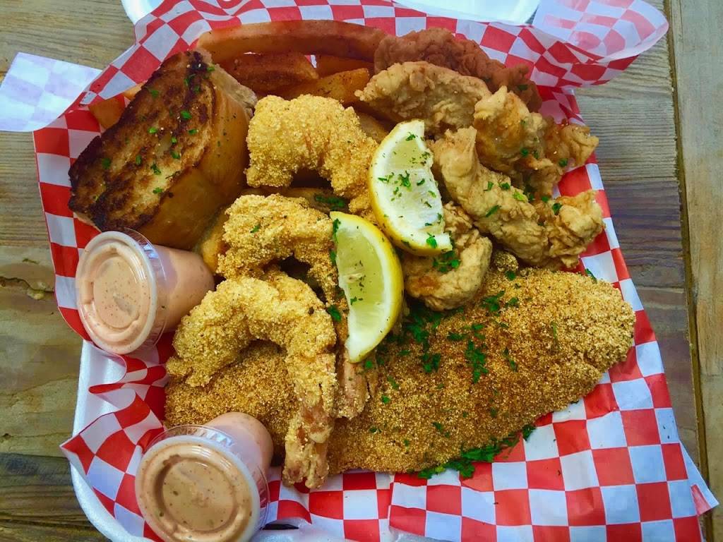 The Tackle Box Southern Seafood & More | restaurant | 17620 Bellflower Blvd, Bellflower, CA 90706, USA | 5628040736 OR +1 562-804-0736