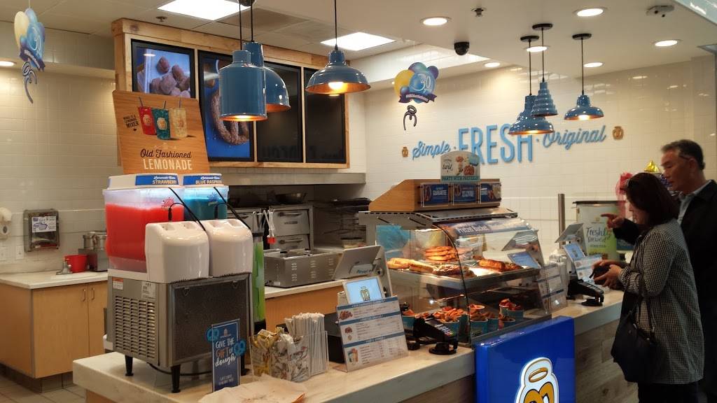Auntie Annes | cafe | 510 Great Mall Dr, Milpitas, CA 95035, USA | 4089341165 OR +1 408-934-1165