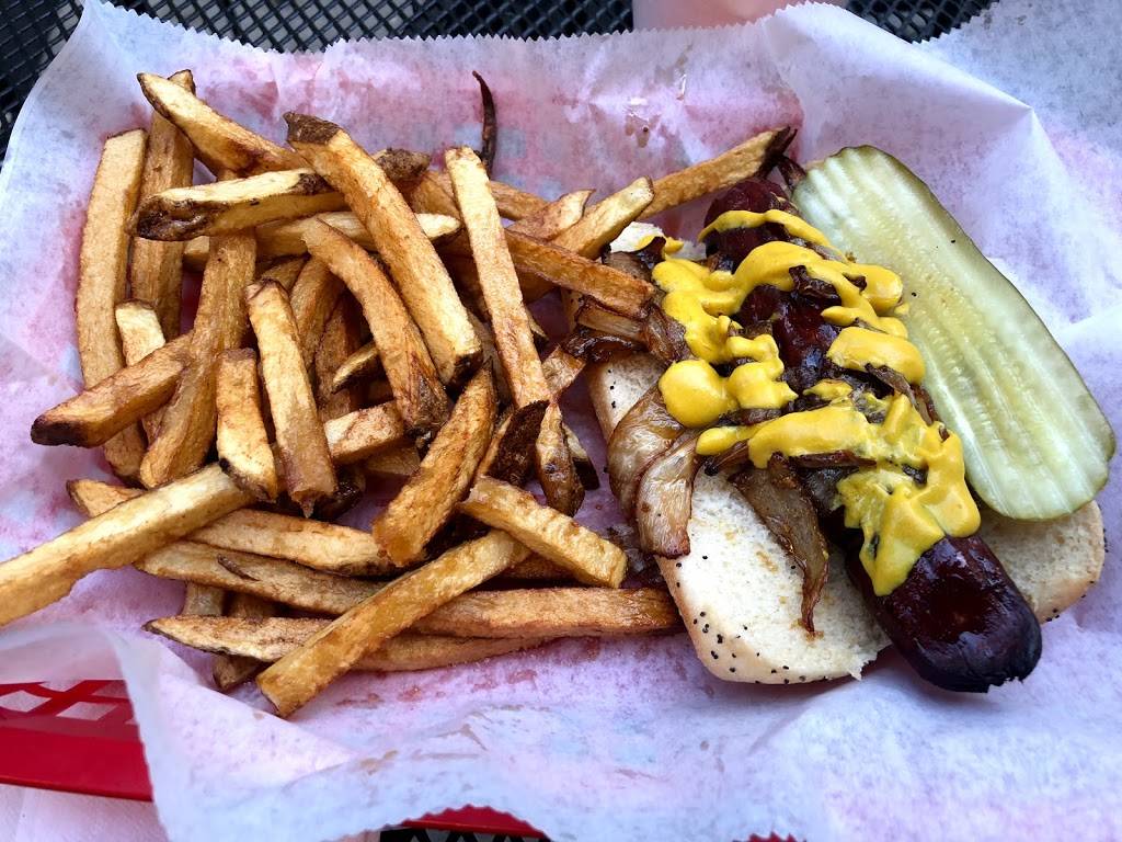 Downtown Dogs | meal takeaway | 804 N Rush St, Chicago, IL 60611, USA | 3129515141 OR +1 312-951-5141