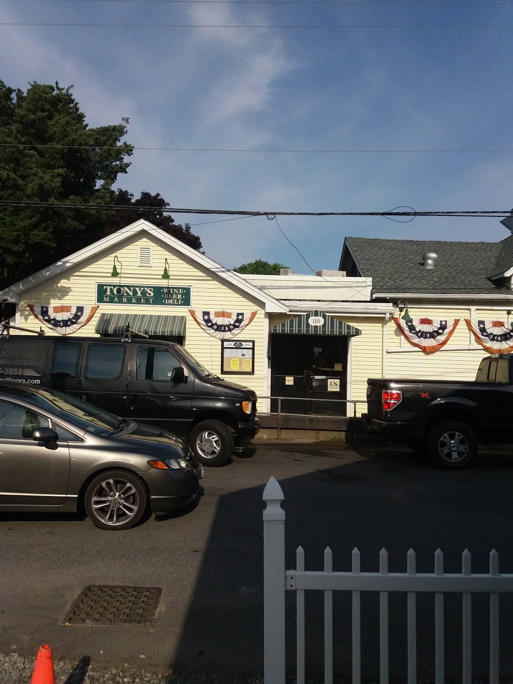 Tonys Market | restaurant | 119 Dukes County Ave, Oak Bluffs, MA 02557, USA | 5086934799 OR +1 508-693-4799