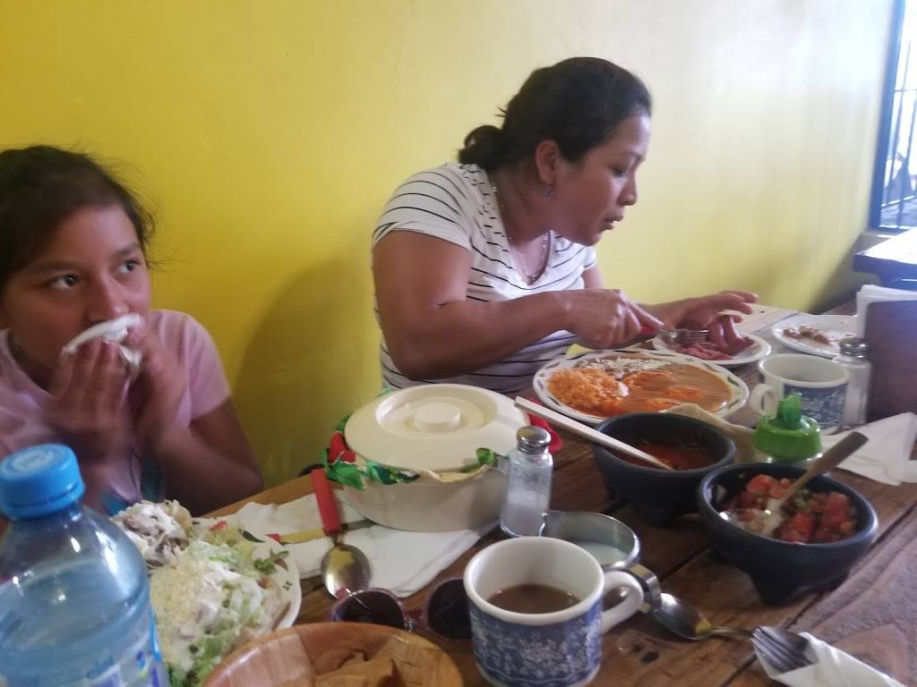 Antojitos Méxicanos Naty | restaurant | Rosarito Centro, Calle de la Palma 403, 17 de Agosto, 22700 Rosarito, B.C., Mexico | 016616122154 OR +52 661 612 2154