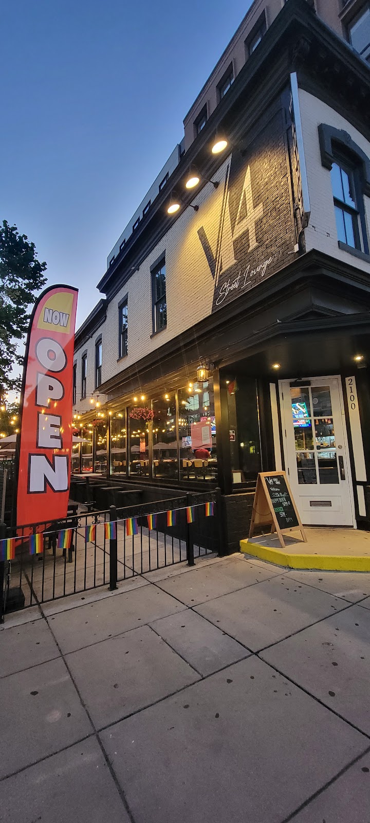 V14 Street Lounge | restaurant | 2100 14th St NW, Washington, DC 20009, USA | 2025064228 OR +1 202-506-4228