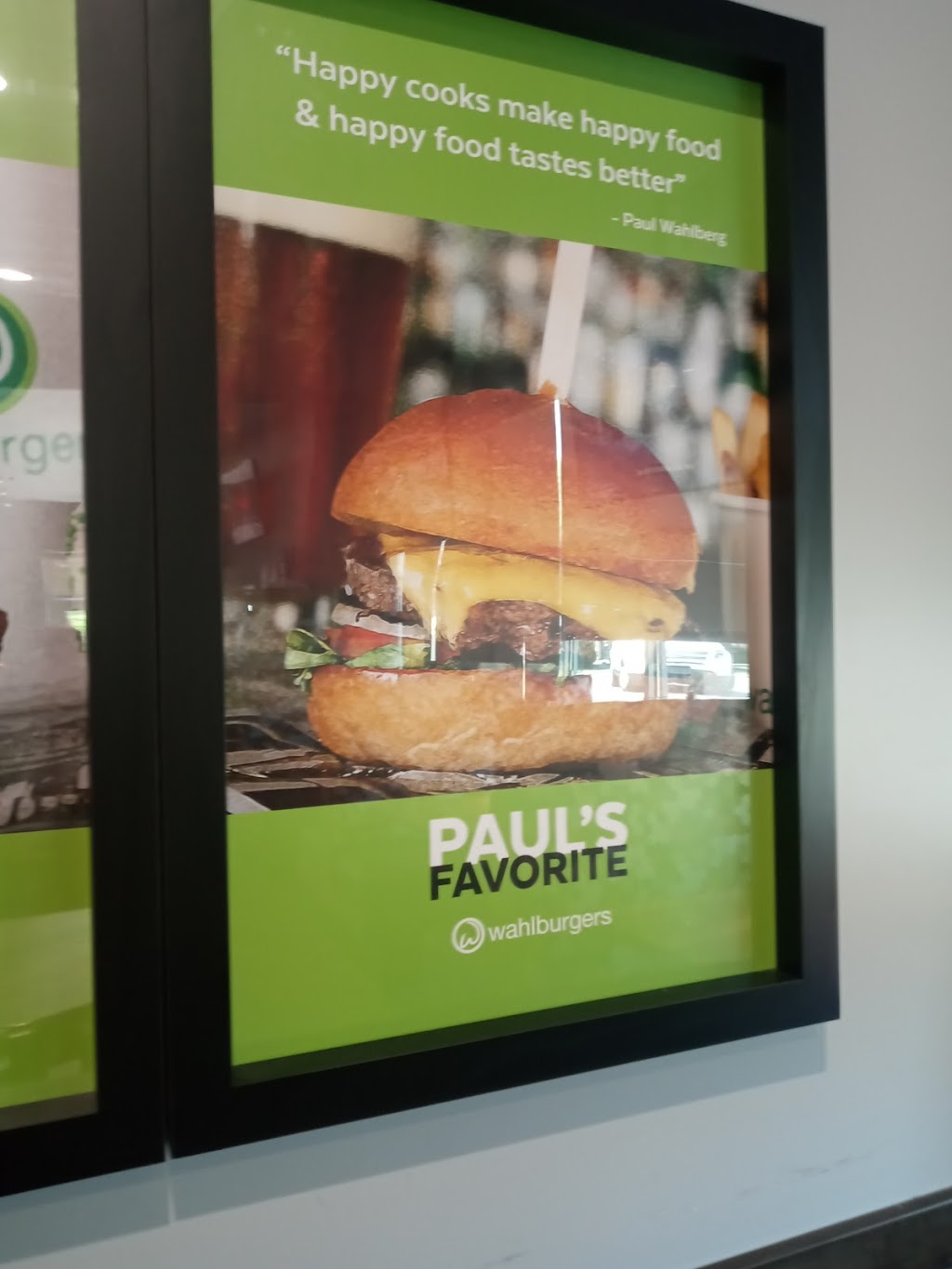 Wahlburgers @ Hy-Vee | restaurant | 8900 W 135th St, Overland Park, KS 66221, USA | 9136853500 OR +1 913-685-3500