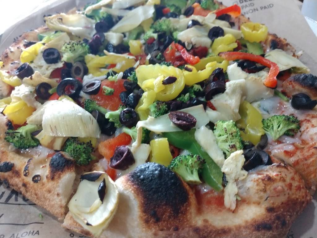 Urban Bricks Pizza Co. | restaurant | 17603 La Cantera Pkwy, San Antonio, TX 78257, USA | 2106993333 OR +1 210-699-3333