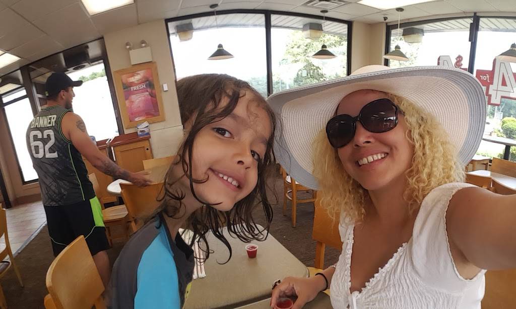 Wendys | restaurant | 625 W Montauk Hwy, West Babylon, NY 11704, USA | 6314226163 OR +1 631-422-6163