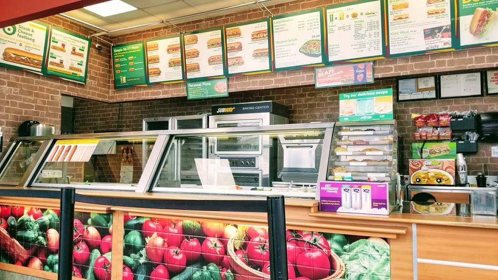 Subway Restaurants | restaurant | 1762 N Clybourn Ave, Chicago, IL 60614, USA | 3123350393 OR +1 312-335-0393