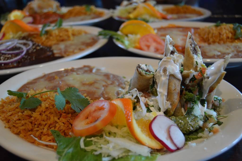 Fiesta Martin Bar And Grill | restaurant | 300 E Florence Ave, Inglewood, CA 90301, USA | 3106733300 OR +1 310-673-3300