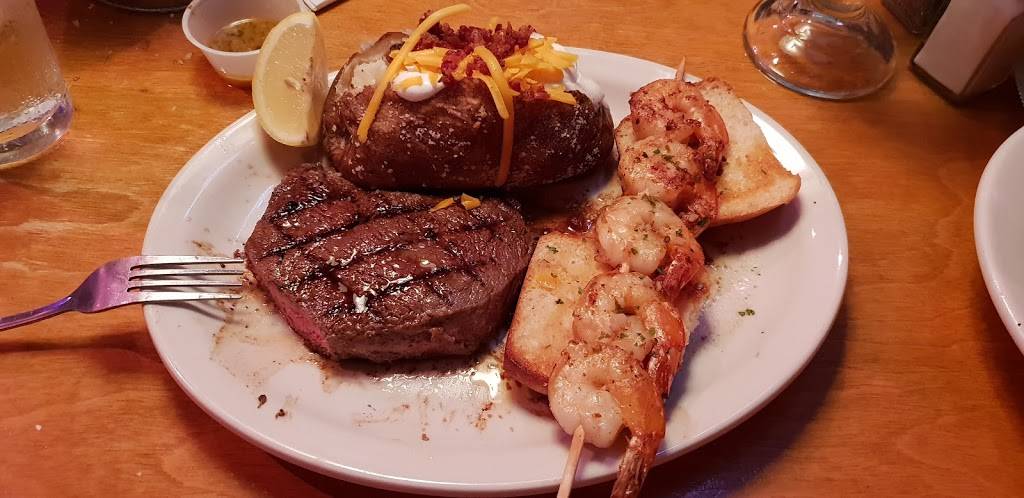 Texas Roadhouse | restaurant | 2513 Plaza Ct, Waukesha, WI 53186, USA | 2627987427 OR +1 262-798-7427