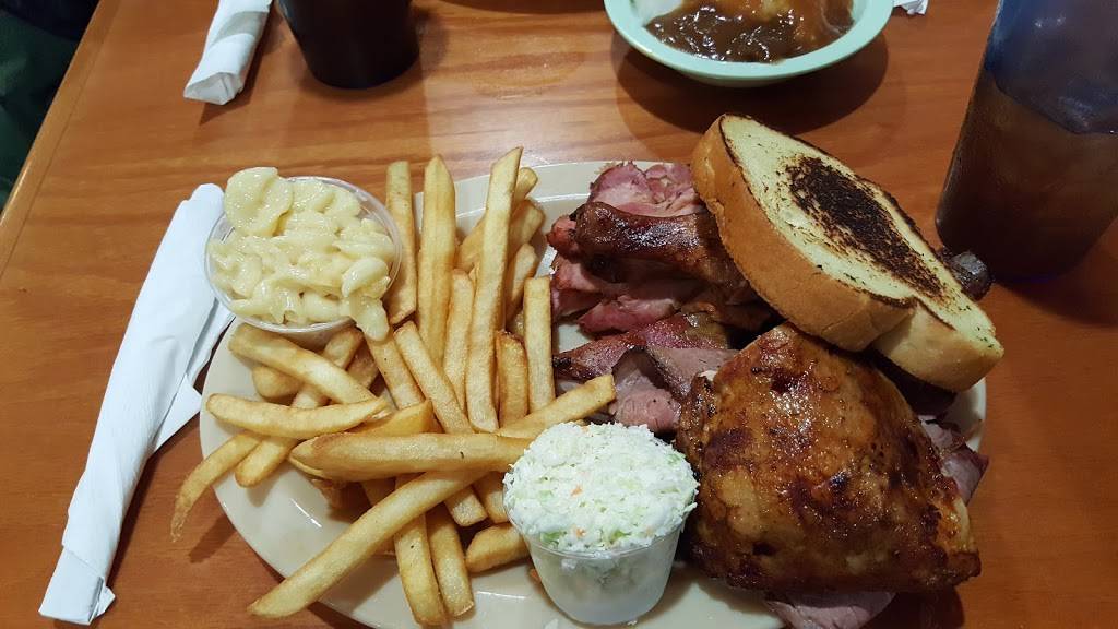 Bar-B-Q Bills | restaurant | 1901 N Young Blvd, Chiefland, FL 32626, USA | 3524934444 OR +1 352-493-4444