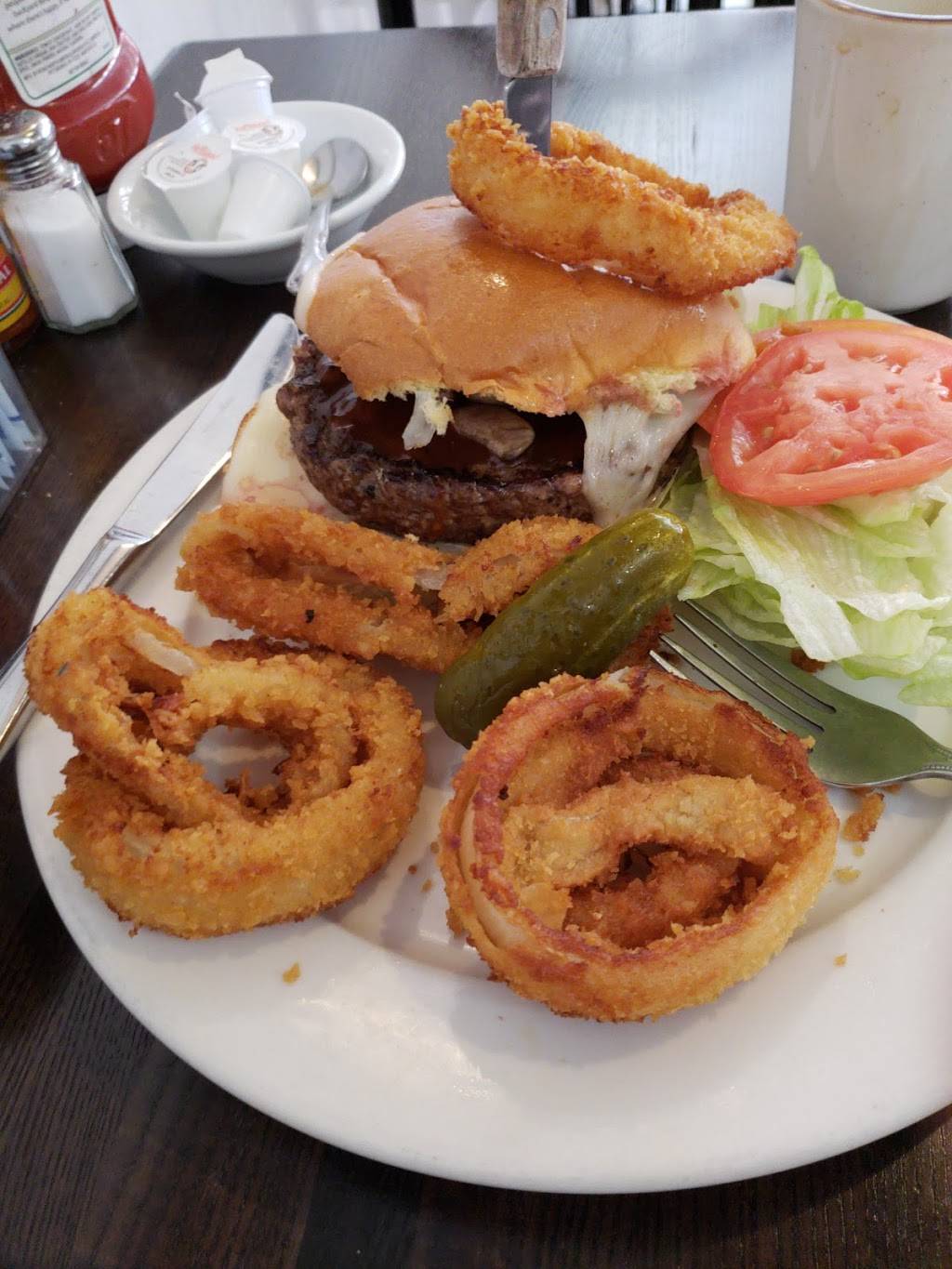 Van Dam Diner | restaurant | 4555 Van Dam St, Long Island City, NY 11101, USA | 7183928371 OR +1 718-392-8371