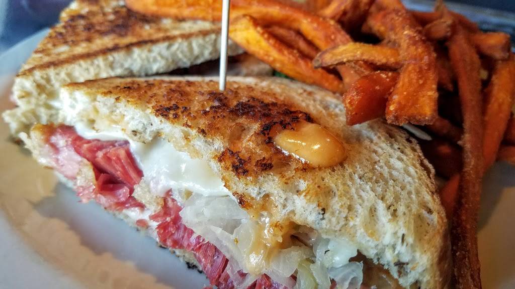 Little Waldorf Saloon | restaurant | 1661 N Virginia St, Reno, NV 89503, USA | 7753379255 OR +1 775-337-9255