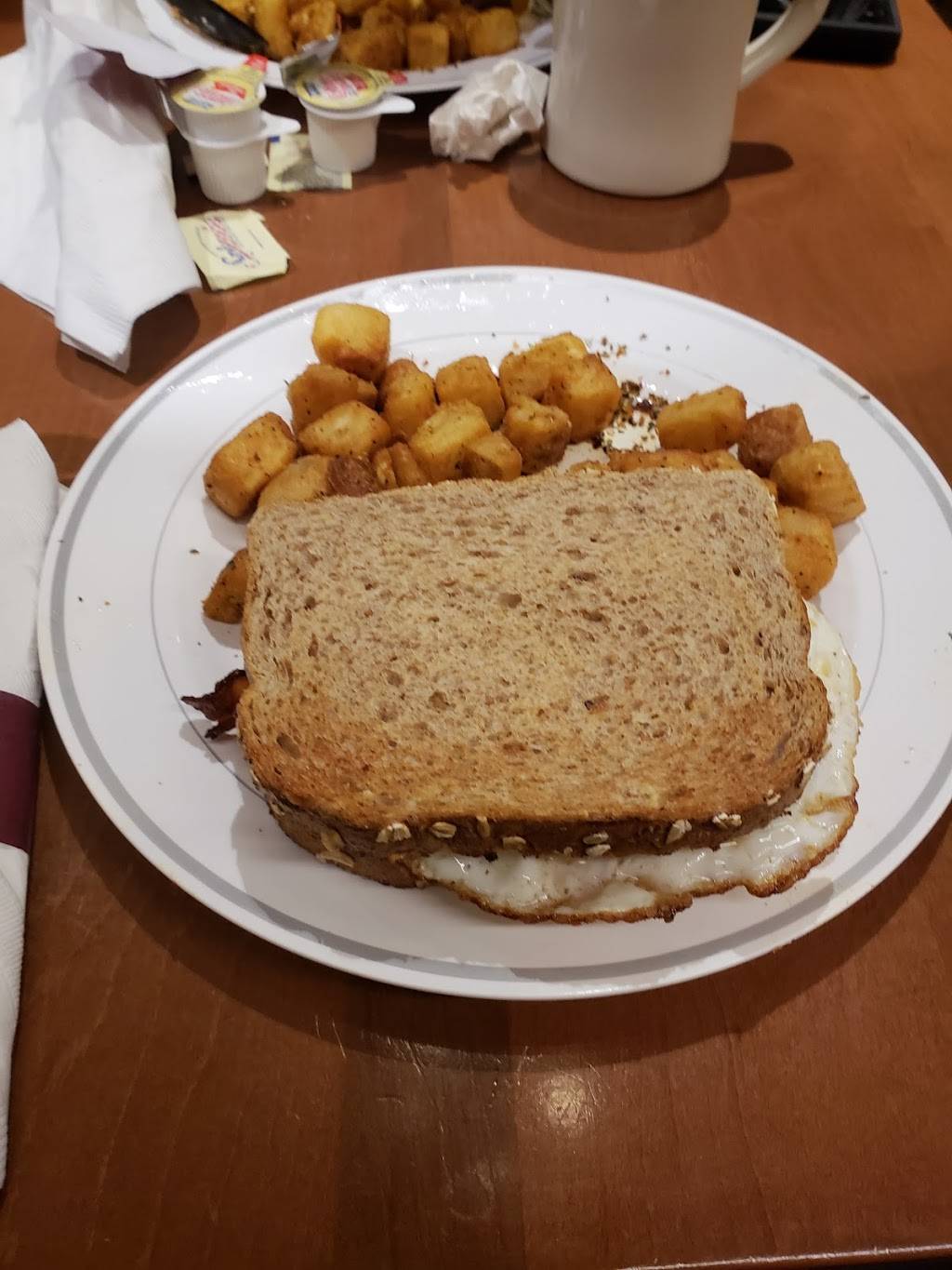 Kapnos Taverna | restaurant | Terminal C, 2401 S Smith Blvd, Arlington, VA 22202, USA | 7034171007 OR +1 703-417-1007