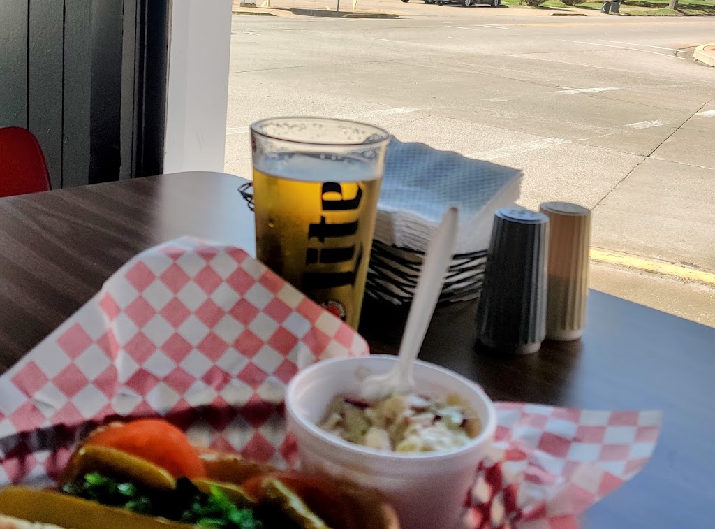 Lucky Dogs | restaurant | 1800 State St, Quincy, IL 62301, USA | 2179198990 OR +1 217-919-8990