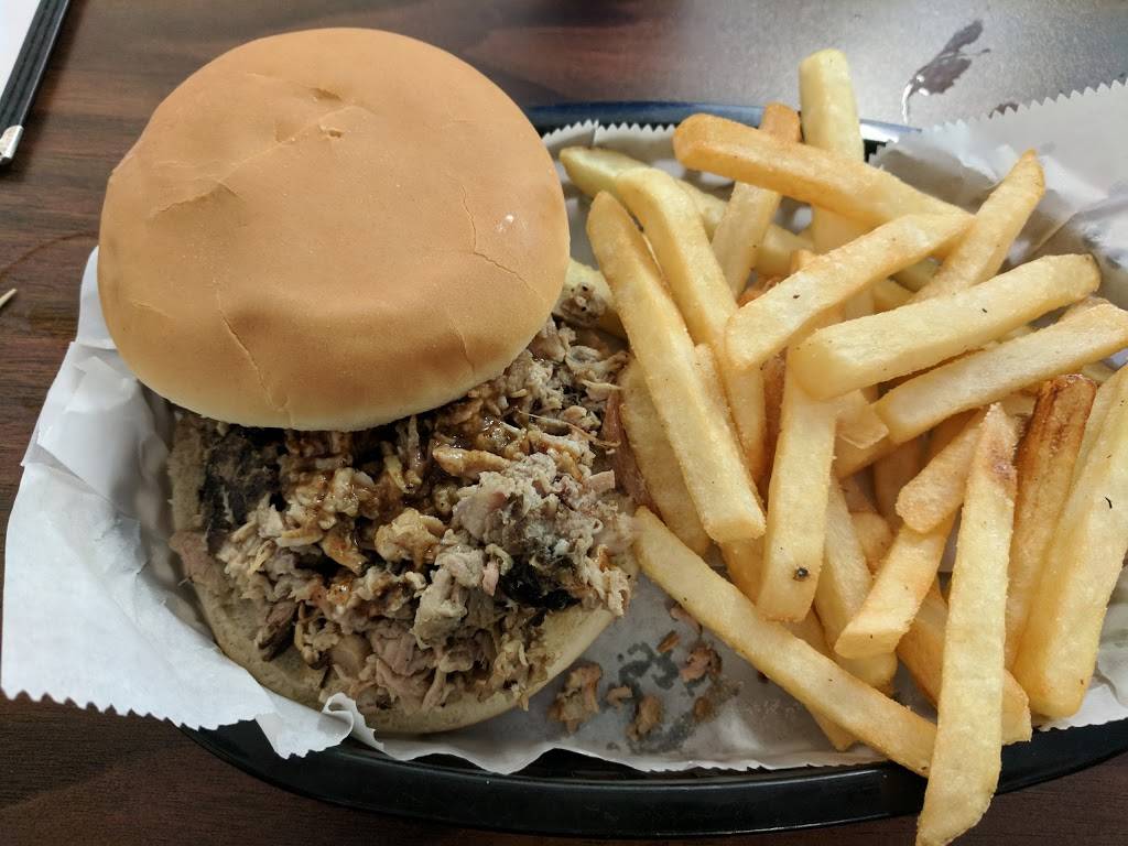Smokin Eddies BBQ | restaurant | 213 W Main St, Louisa, VA 23093, USA | 5409671990 OR +1 540-967-1990