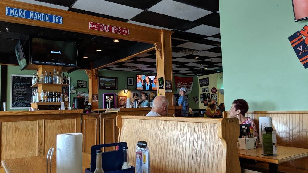 Tailgators Grill | restaurant | 4130 Halifax Rd, South Boston, VA 24592, USA | 4345750229 OR +1 434-575-0229